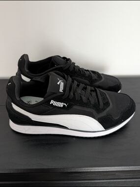 Puma Black & White Men's Sneakers